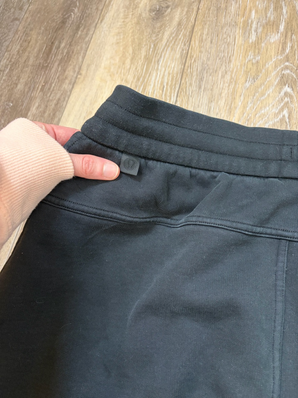 Lululemon Men’s Heavyweight Fleece Joggers in Black - Picture 12 of 12